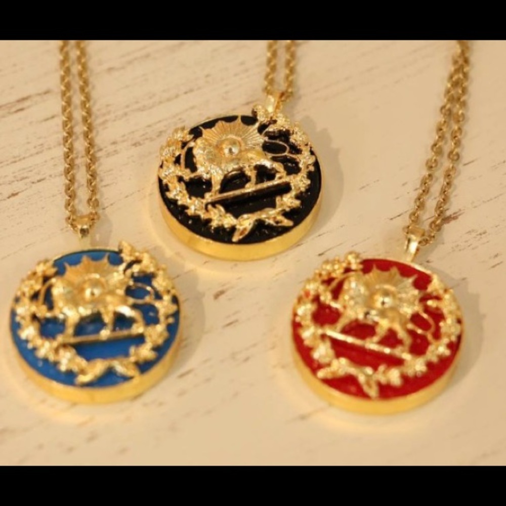 Gold designs, very doubtful different choices.